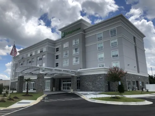 Holiday Inn & Suites Fayetteville W-Fort Bragg Area Hotels in Fayetteville