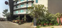 R7 Eco Hotel Hotels in Dream Mall/Jin-Zuan Night Market