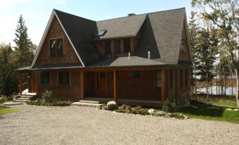 Cottage on the Shore - Four Bedroom Home