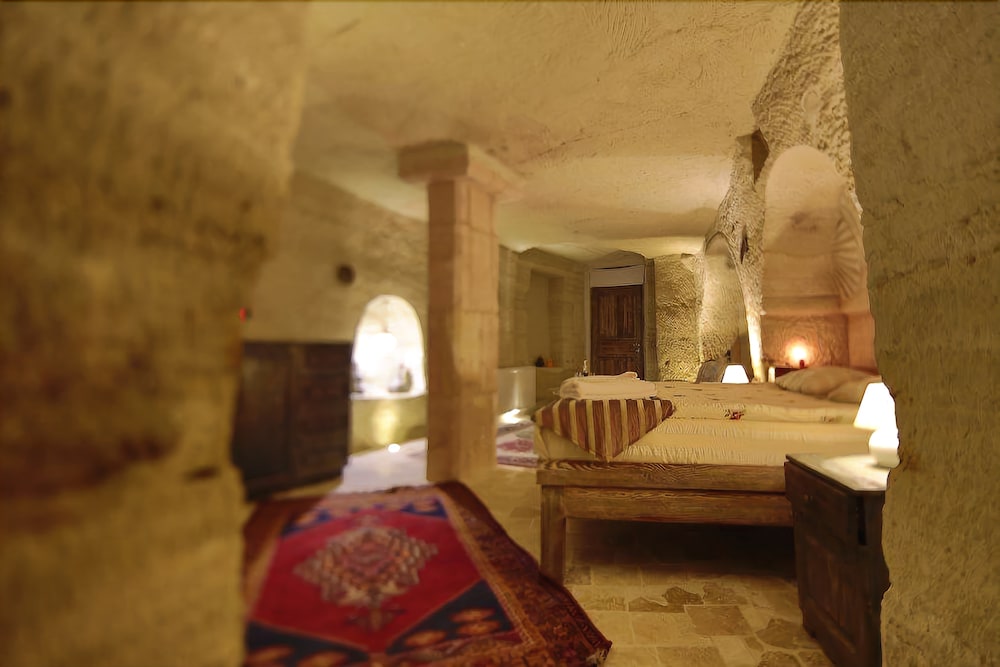 Kayatas Cave Suites