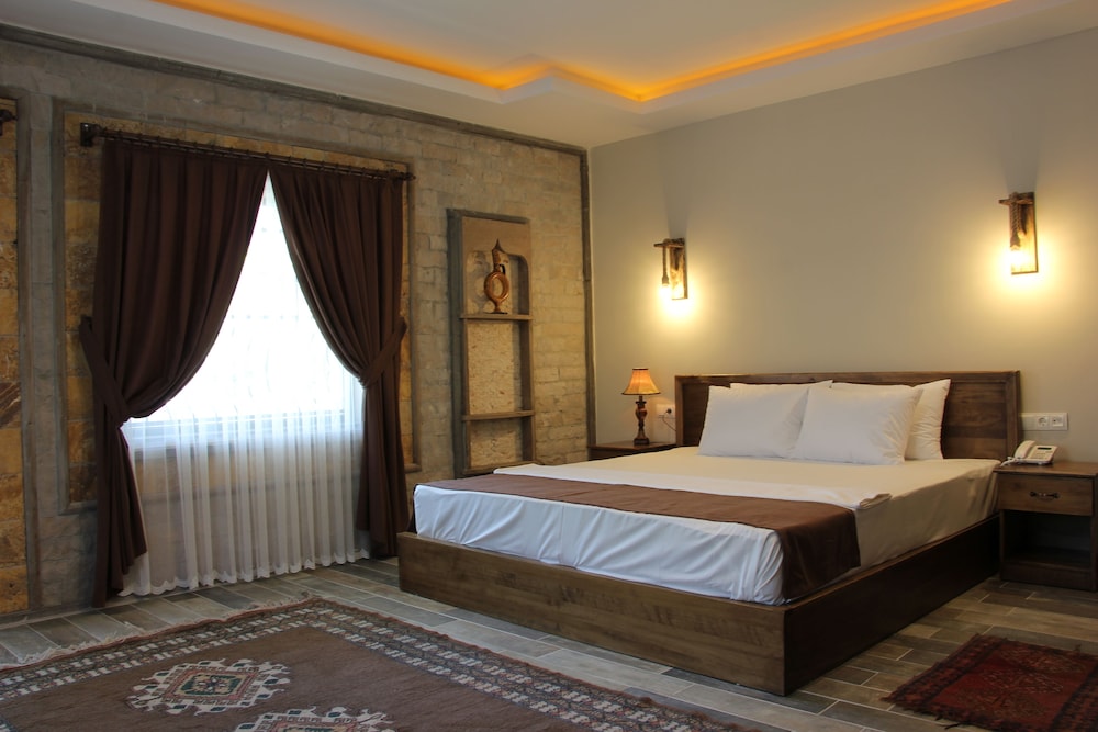 El Nazar Stone Suite