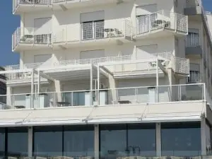 里爾酒店