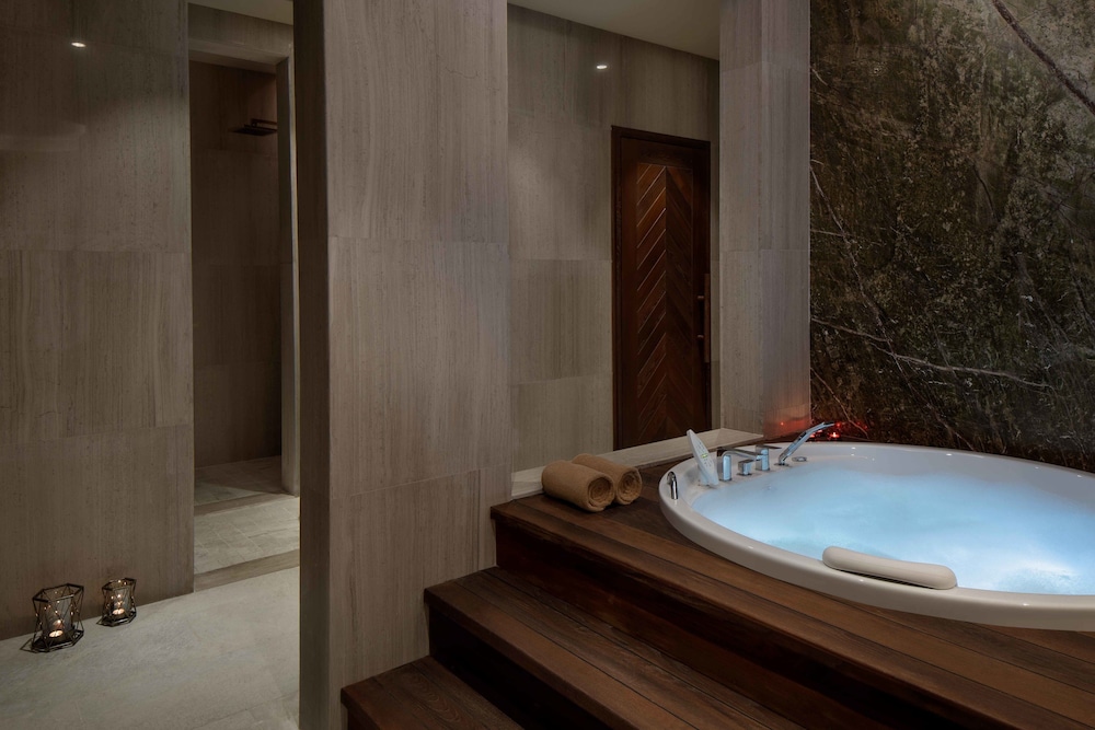 Reges, a Luxury Collection Resort & Spa, Cesme