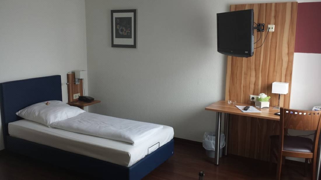 Hotel Domino-Stuttgart Updated 2022 Room Price-Reviews & Deals | Trip.com