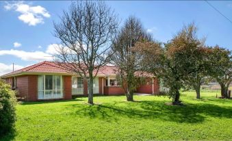 Impressive Hobby Farm Close in Bungaree