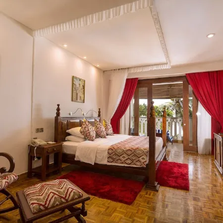Travellers Beach Hotel & Spa
