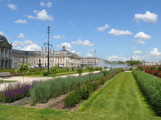 10 Best Hotels near La Cite du Vin, Bordeaux 2022 | Trip.com