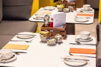 KM Hotel - petit déjeuner