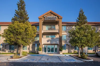 Comfort Inn & Suites Visalia - Sequoia Hôtels à proximité de : Fresno Pacific University Visalia Campus