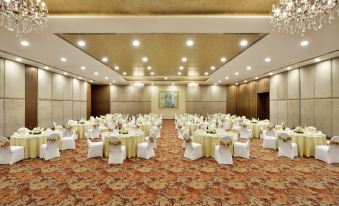 Radisson Blu Plaza Hotel Hyderabad Banjara Hills