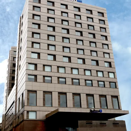 Radisson Chennai City Centre, India Отели рядом с достопримечательностью «Больница «Санкара Нетралая»»