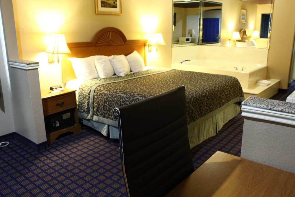 Sapphire Inn & Suites