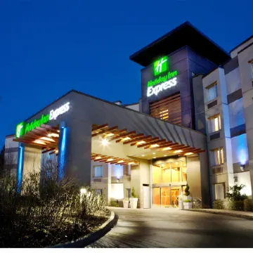 Holiday Inn Express & Suites LANGLEY by IHG