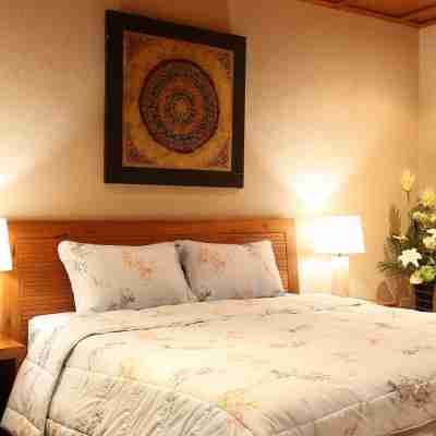 Luxury 4 bedroom pool villa in Pattaya Rooms