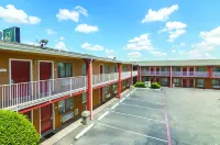 Days Inn & Suites by Wyndham Arlington Near Six Flags Hotels in Arlington