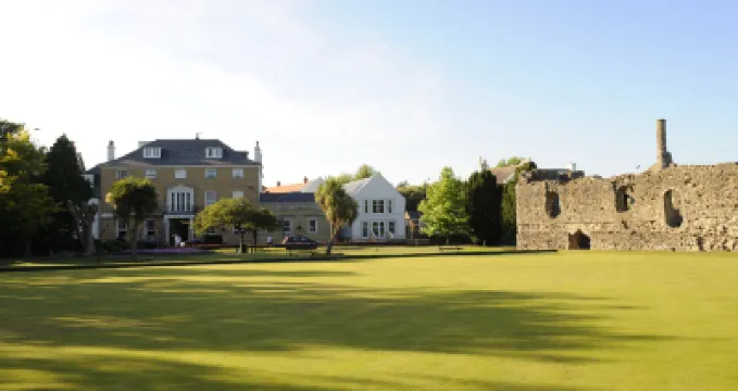 The Kings Arms Hotel Hotels in 