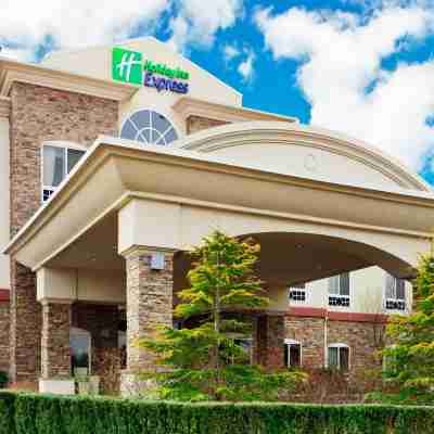 Holiday Inn Express & Suites Long Island-East End Hotel Exterior