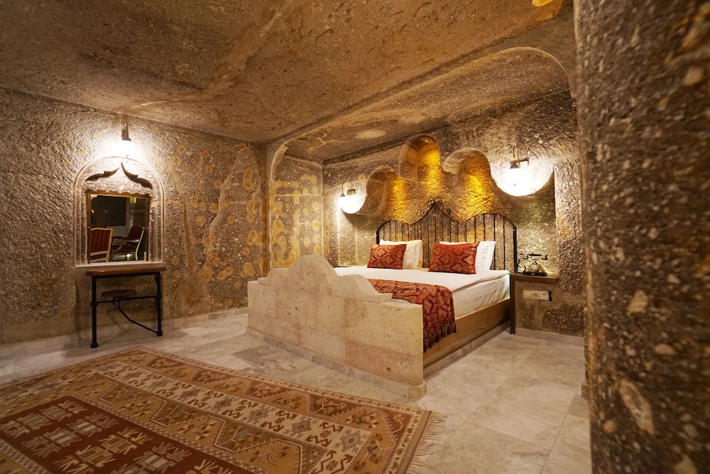 Roma Cave Suite