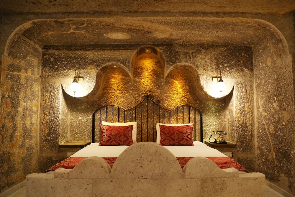 Roma Cave Suite