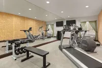 La Quinta Inn & Suites by Wyndham Fresno Northwest - Gym