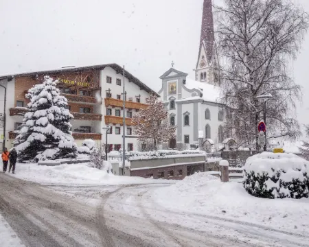 Zirben Appartement Karin Hotels in Axams