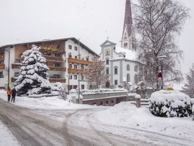 Zirben Appartement Karin Hotels in Axams