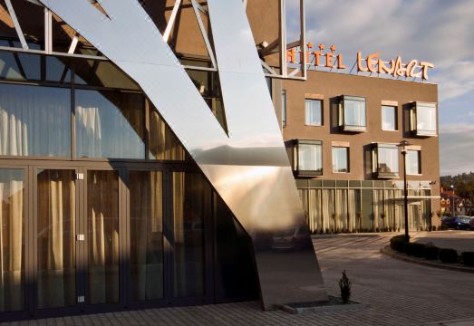 1. 호텔 레나트..