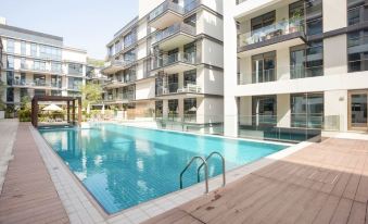 Captivating Apt in City Walk Pool View!