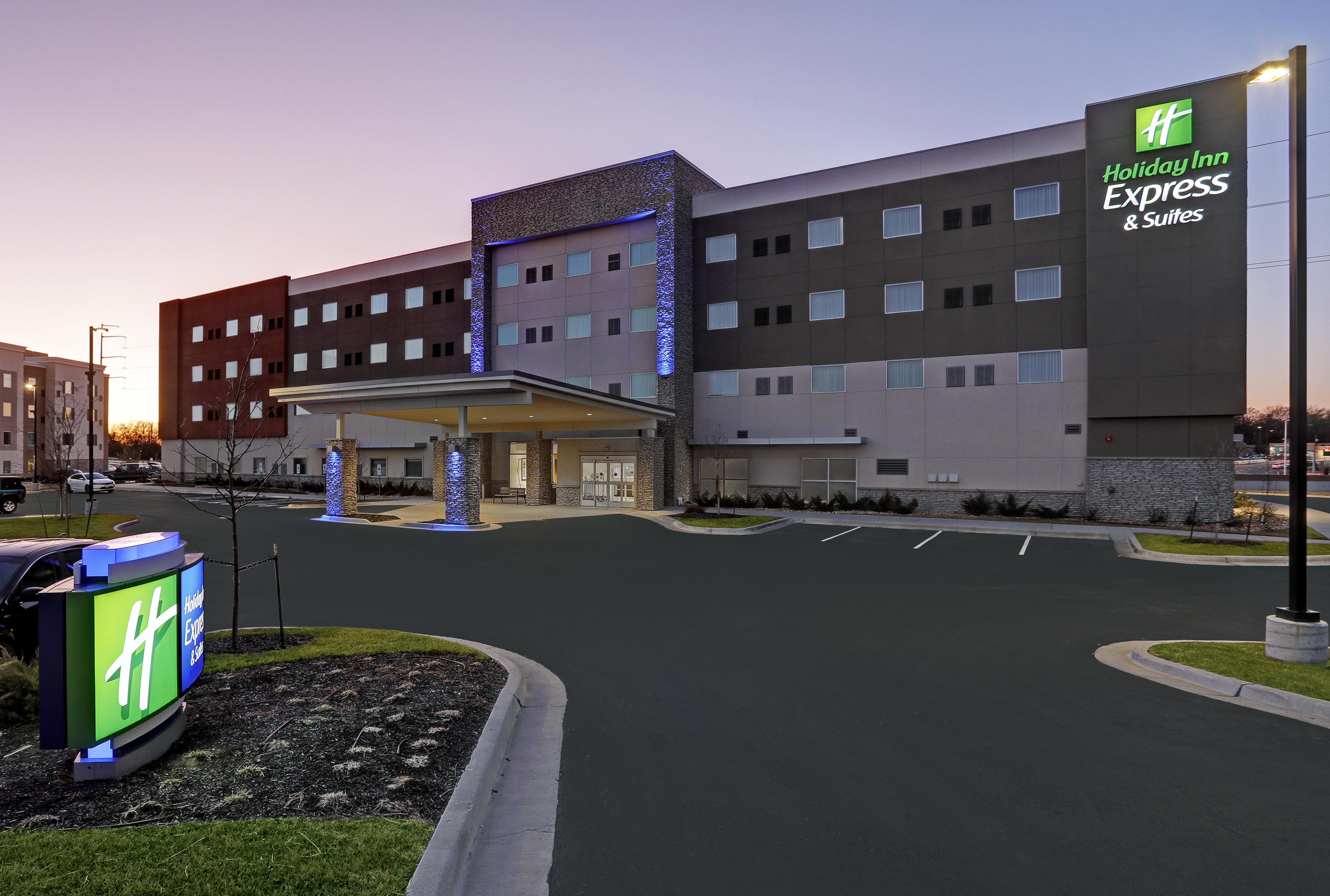 Holiday Inn Express & Suites Lenexa - Overland Park Area, an Ihg Hotel