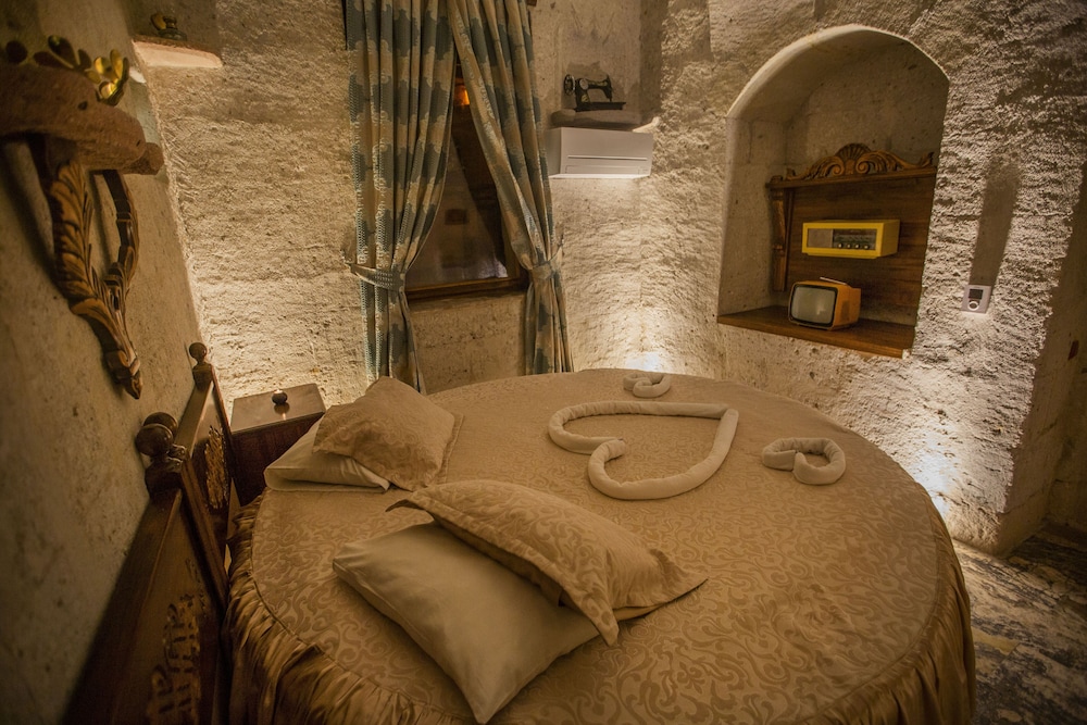 Hermes Cave Hotel