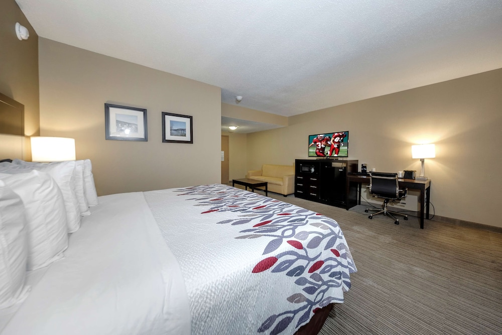 Red Roof Inn & Suites Newburgh – Stewart Airport