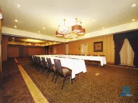 Best Western Plus Christopher Inn  Suites