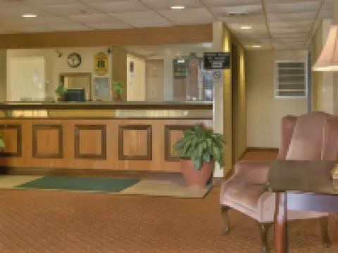 Super 8 by Wyndham Defiance ディファイアンスのホテル