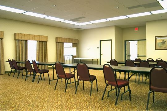 코피빌 데이즈 인의 현대적인 수영장 전경