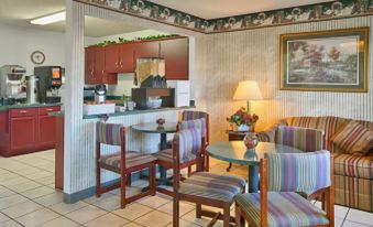 Super 8 by Wyndham Neosho