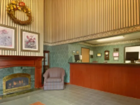 River Hill Inn & Suites Hotels in Hudson
