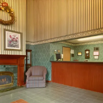River Hill Inn & Suites