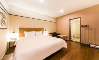 Brown-Dot Hotel Gupo