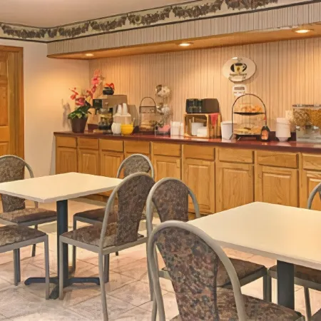 Super 8 by Wyndham Portsmouth