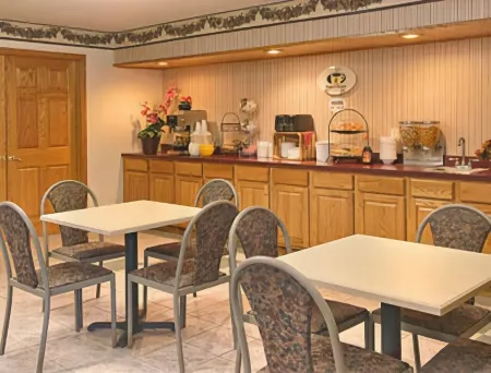 Super 8 by Wyndham Portsmouth