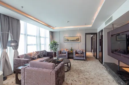 Scholars Hotel (Zhenjiang City Government Sports Exhibition Center) Отели рядом с достопримечательностью «Suanshan Garden»