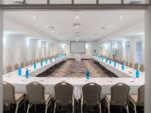 Crowne Plaza HAWKESBURY VALLEY by IHG ウィンザーのホテル