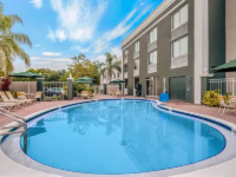 La Quinta Inn & Suites by Wyndham Naples Downtown Hotels in Collier County