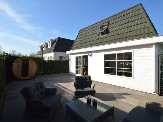 Luxuriously Furnished House with Sauna and Hot Tub Near the Efteling