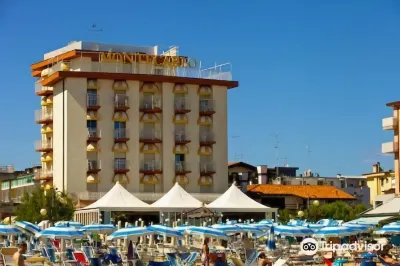 Hotel Montecarlo Отели рядом с достопримечательностью «Lido di Jesolo»