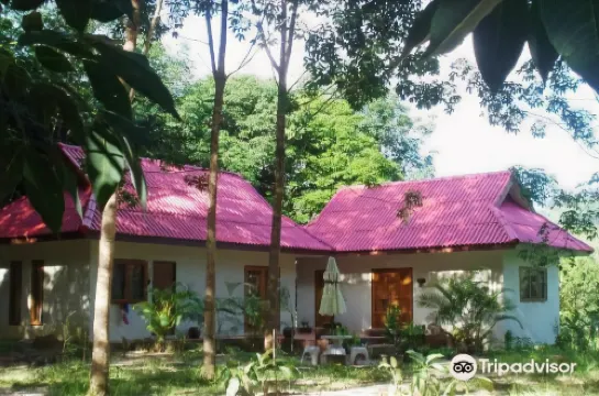 มโนรา การ์เดน บีแอนด์บี โรงแรมในอำเภอ ทับปุด