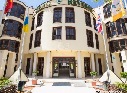 Klayman Olivina Aparthotel