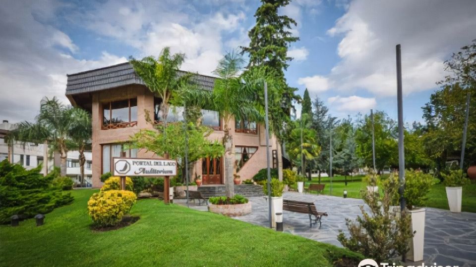 Portal del Lago Hotel