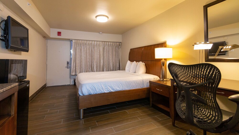 Magnuson Extended Stay and Suites Airport Hotel