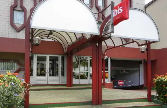 宜必思杜阿拉酒店